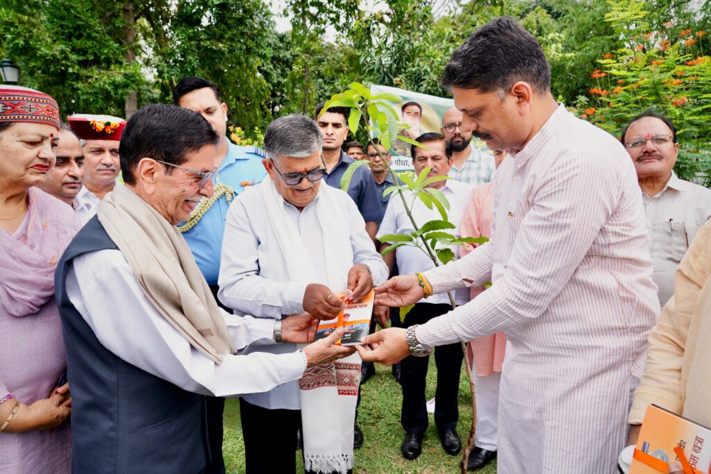 एक पौधा शहीद विक्रम बत्रा के नाम – राजभवन से शुरू हुई पर्यावरण और सम्मान की अनूठी पहल