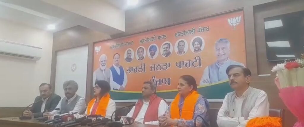 Former AAP Leader Abha Bansal Enters BJP